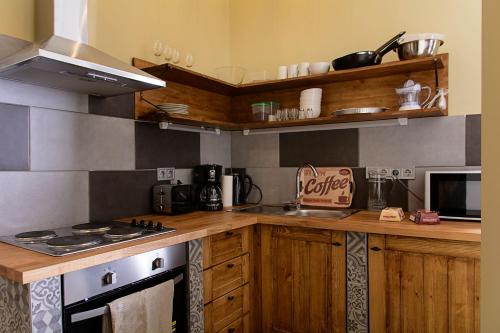New - WalnutTree Double 12 Person Apartment central in Budapest - Hungary - image 9