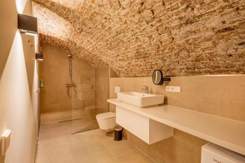 Luxurious renovated apartment in Utrecht City center with view on the old canal, Utrecht (photo 3)