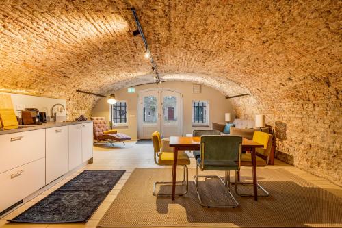 Luxurious renovated apartment in Utrecht City center with view on the old canal, Utrecht (photo 2)