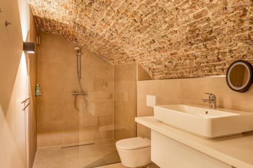Luxurious renovated apartment in Utrecht City center with view on the old canal, Utrecht (photo 6)