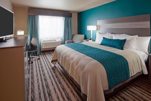 GrandStay Hotel & Suites Valley City