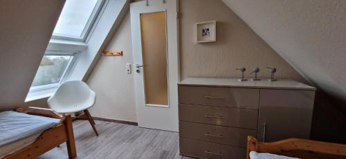 Three-Bedroom House image 1