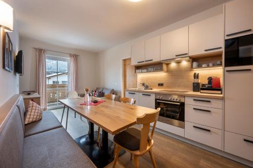 2 bedrooms, 4 beds