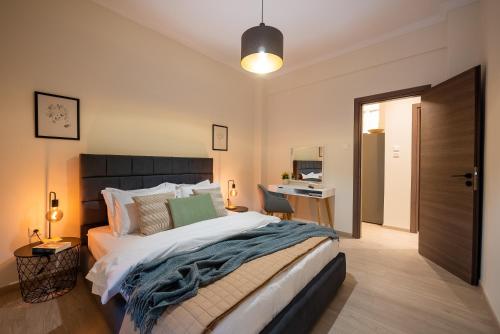 Central 2 Bdrm Aprt In Koukaki!, Athen