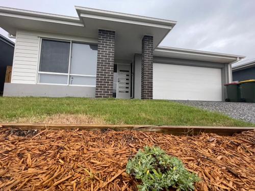 Elegant Retreat in Griffin a stylish getaway - Brisbane