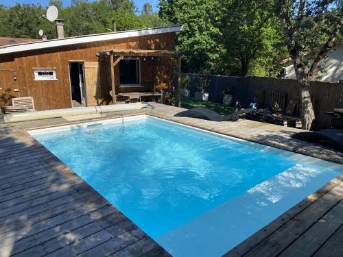 Maison à Biscarrosse: 8 pers, piscine, clim, proche lac et pistes cyclables, ménage inclus - FR-1-319-538