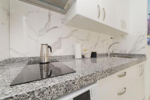 keuken, Buhardilla con terraza acogedora in San Fernando de Henares