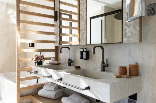Royal Riviera - image 3