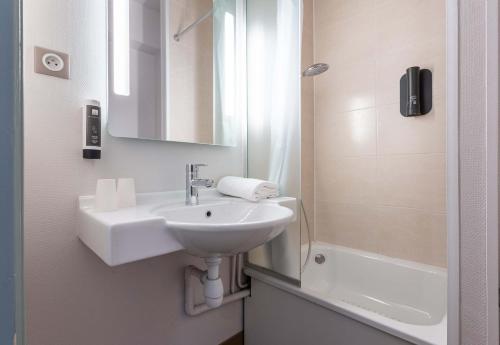 B&B Hôtel BOURGES (2) - image 9