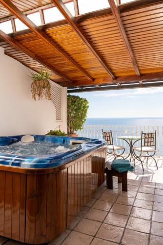 Hotel Eden Roc Suites - image 4