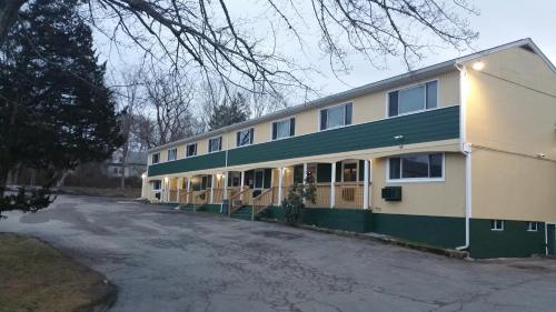 Dartmouth Motor Inn