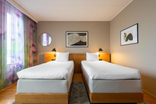 Twin Room image 7
