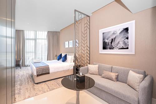 Escape24 Cozy Studio with Pool & Canal View near Burj Khalifa, Dubai