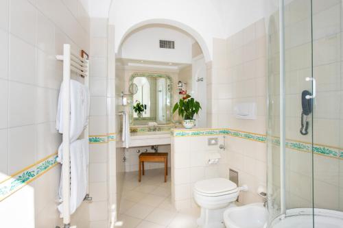 Two-Bedroom Suite with Sea View image 8