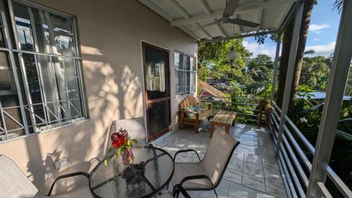 Balcony/terrace, Peace of Paradise Breakfast Included Free Manuel Antonio Park Tour in Quepos