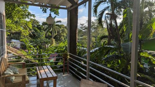 Balcony/terrace, Peace of Paradise Breakfast Included Free Manuel Antonio Park Tour in Quepos