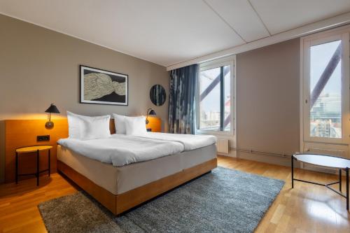 King Room with Sofa Bed image 3