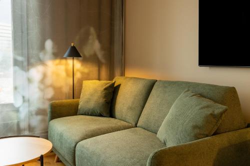 King Room with Sofa Bed image 5