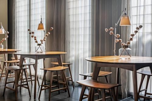 AC Hotel Sants - image 2