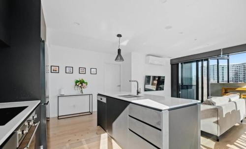 City-Views-Stylish-2bed2bath - image 3