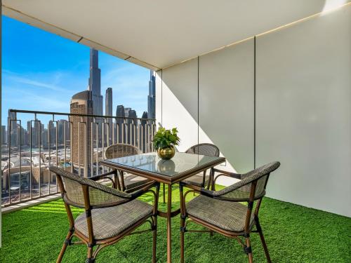 Lux 3BR maid with Burj View Dubai Mall connect, Dubaj