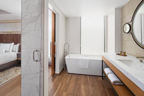Bathroom, The Ben, Autograph Collection in West Palm Beach (FL)