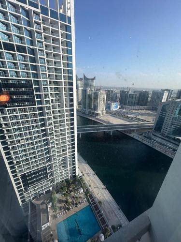 Business Bay Modern studio with a Pool view at DAMAC Maison Prive, Dubaj (fotografie 4)