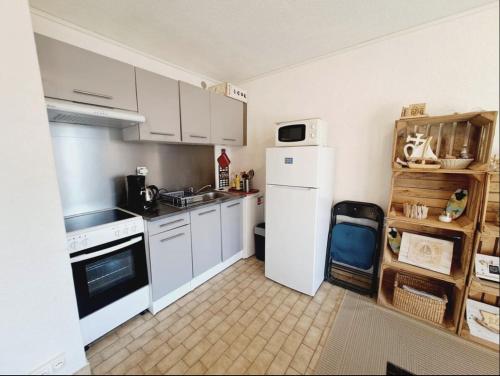 Cucina, Le confort près de la plage (Le confort pres de la plage) in Le Grau-du-Roi