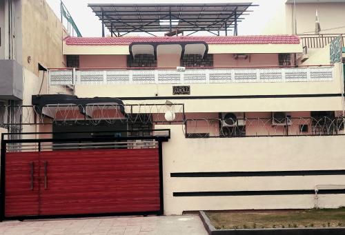New Palace Guest House - image 7