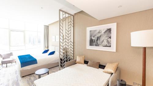 Conveniently Located Apartment With Waterfront View, Dubai