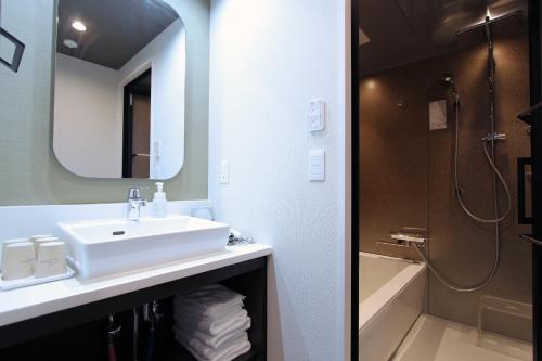 Deluxe Japanese Western Style Room - Non-Smoking image 8
