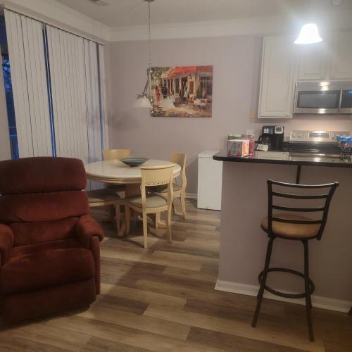 Nice Condo on Nature Preserve in Dublin, USA
