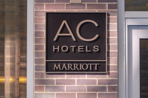 AC Hotel by Marriott Boston Cleveland Circle - image 11