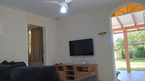 Casa Espaçosa a 200m da praia (Casa Espacosa a 200m da praia) in มอร์โร ดาสเปดราส