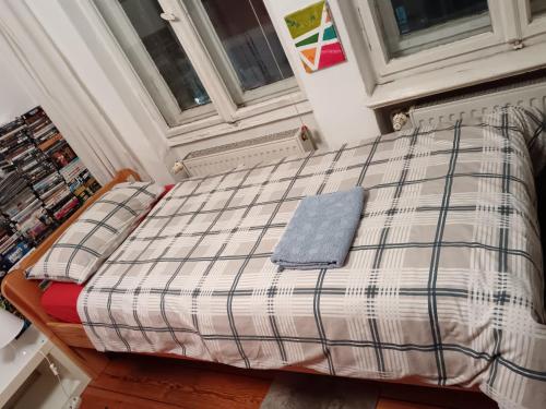 Sharing bedroom with Host near Alexanderplatz, Berlin (photo 6)