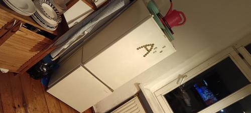 Sharing bedroom with Host near Alexanderplatz, Berlin (photo 8)