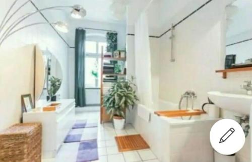 Sharing Bedroom With Host Near Alexanderplatz - Berlin