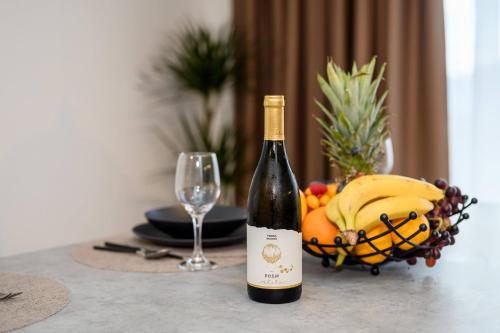 อาหารและเครื่องดื่ม, Azure apartment in เมตโควิก