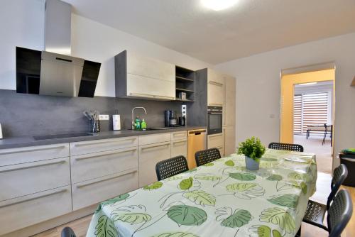 廚房, Gästewohnung Denny Suhl (Gastewohnung Denny Suhl) in 蘇爾