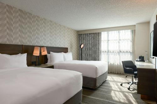2 queen beds