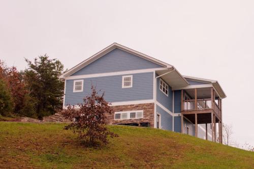 Hillside View on Tanglewood - image 7