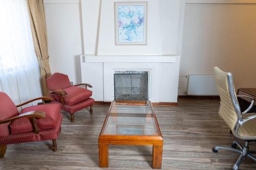 Queen Suite image 2