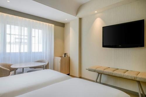 AC Hotel Carlton Madrid - image 10