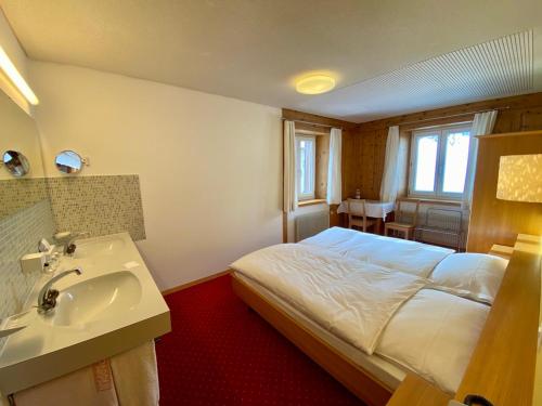 4 twin beds