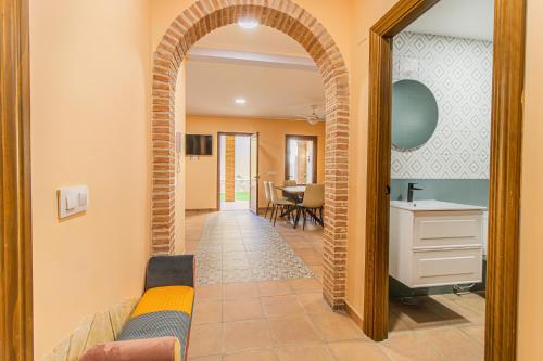 virtuve, Chalet de Aranda - Elegante Casa para 7 con jardín privado, AC y WiFi (Chalet de Aranda - Elegante Casa para 7 con jardin privado, AC y WiFi) in Illueca