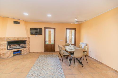 Iekārtas, Chalet de Aranda - Elegante Casa para 7 con jardín privado, AC y WiFi (Chalet de Aranda - Elegante Casa para 7 con jardin privado, AC y WiFi) in Illueca