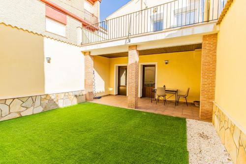 . Chalet de Aranda - Elegante Casa para 7 con jardín privado, AC y WiFi