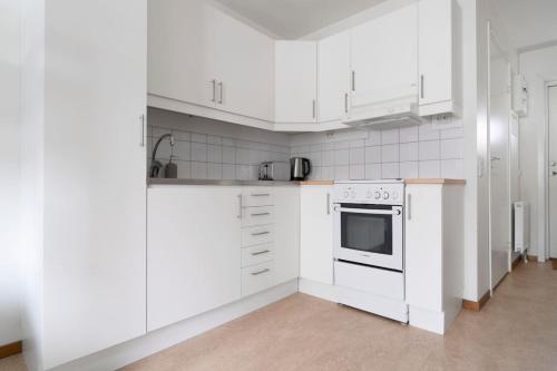 Cozy Studio for 4 Your Home Away from Home - Apartment - Lugnvik