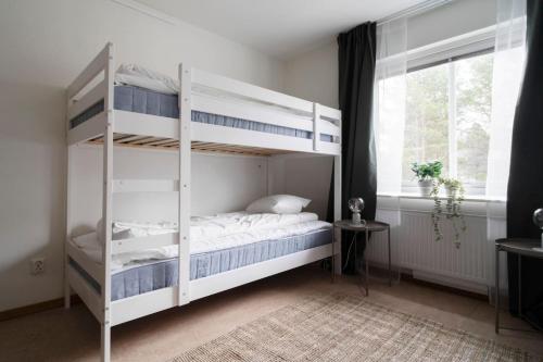 Cozy Studio for 4 Your Home Away from Home - Apartment - Lugnvik