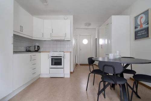 Cozy Studio for 4 Your Home Away from Home - Apartment - Lugnvik